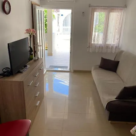 Nuka - One Bedroom With Terrace Appartement *