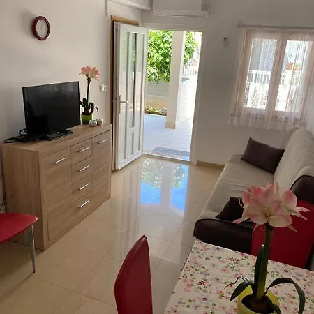 Nuka - One Bedroom With Terrace * Vir