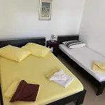 Nuka - One Bedroom With Terrace Apartament