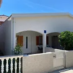Nuka - One Bedroom With Terrace Apartament