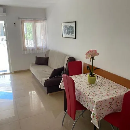 Lägenhet Nuka - One Bedroom With Terrace *