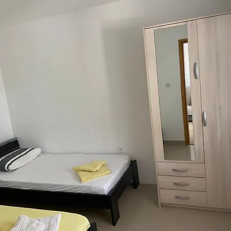 Nuka - One Bedroom With Terrace Vir