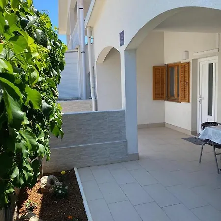 Nuka - One Bedroom With Terrace Apartman *