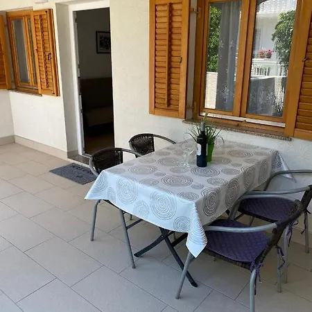 Nuka - One Bedroom With Terrace Lägenhet *