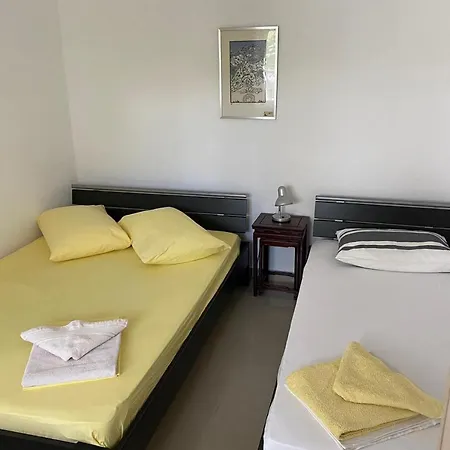 Lägenhet Nuka - One Bedroom With Terrace Vir