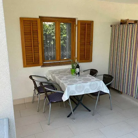 Lägenhet Nuka - One Bedroom With Terrace *