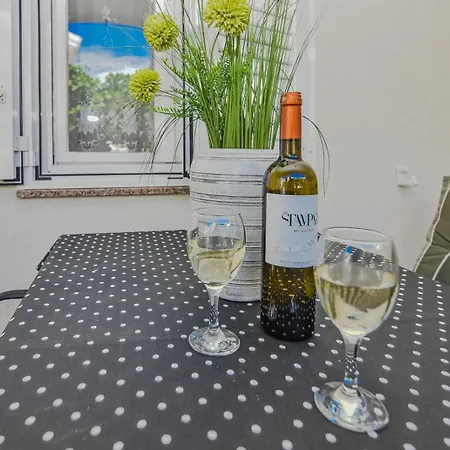 Nuka - One Bedroom With Terrace Apartamento