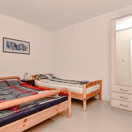 Nuka - One Bedroom With Terrace Apartamento Vir