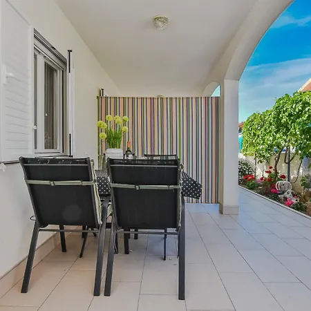 Nuka - One Bedroom With Terrace Apartamento *
