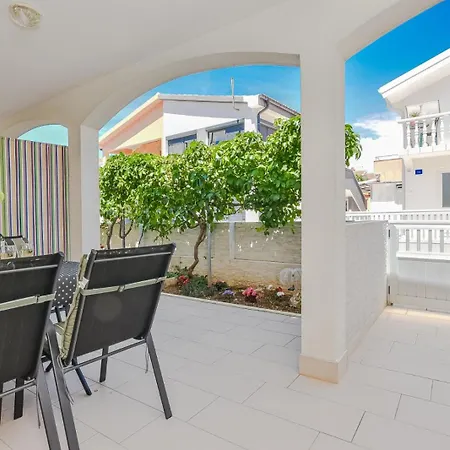 Apartamento Nuka - One Bedroom With Terrace
