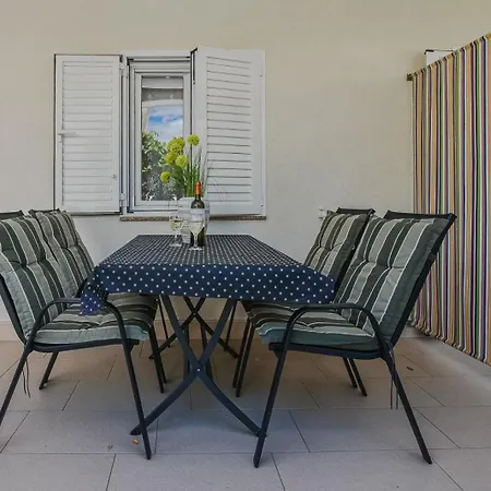 Apartamento Nuka - One Bedroom With Terrace Vir