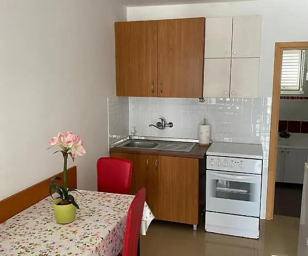 Nuka - One Bedroom With Terrace * Vir