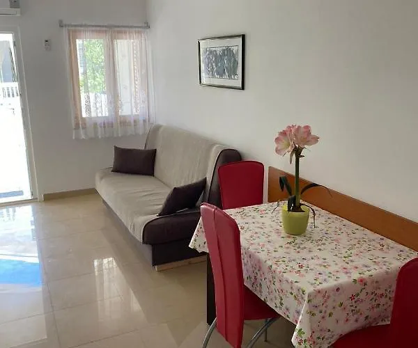 Lägenhet Nuka - One Bedroom With Terrace *