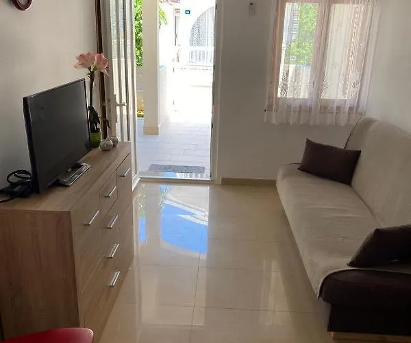 Nuka - One Bedroom With Terrace Lägenhet *