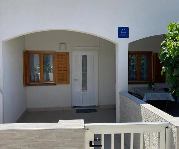 Apartman Nuka - One Bedroom With Terrace Vir