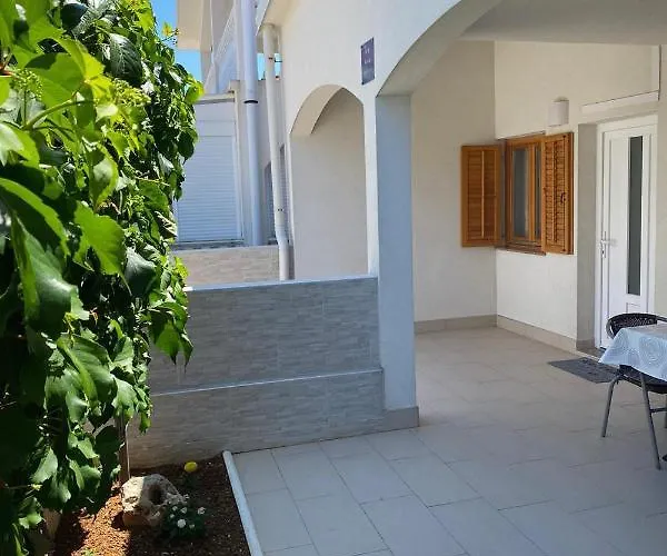 Nuka - One Bedroom With Terrace Apartment *