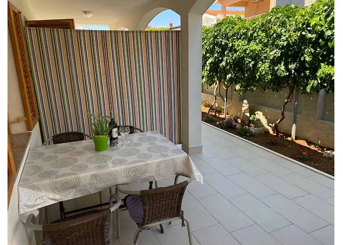 Apartman Nuka - One Bedroom With Terrace Vir