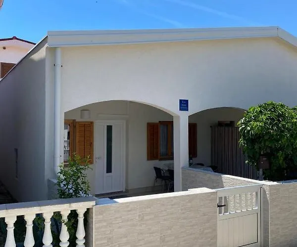 Nuka - One Bedroom With Terrace Lägenhet