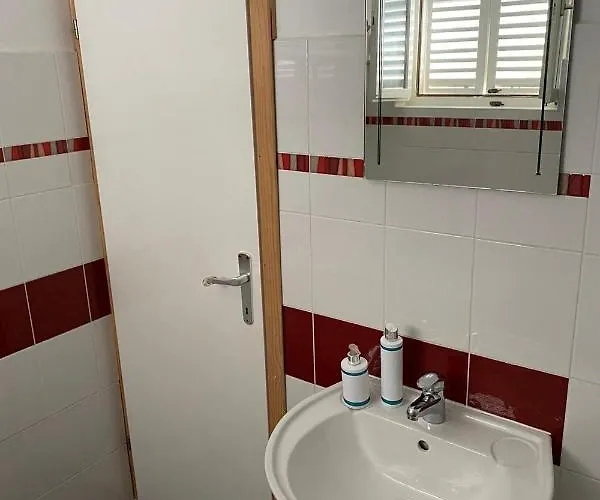 Nuka - One Bedroom With Terrace Lägenhet